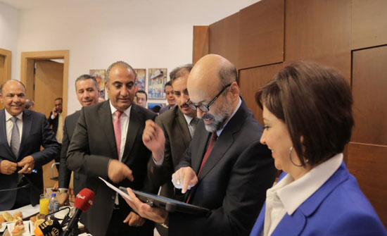 الرزاز يطلق 8 خدمات الكترونية جديدة في أمانة عمان