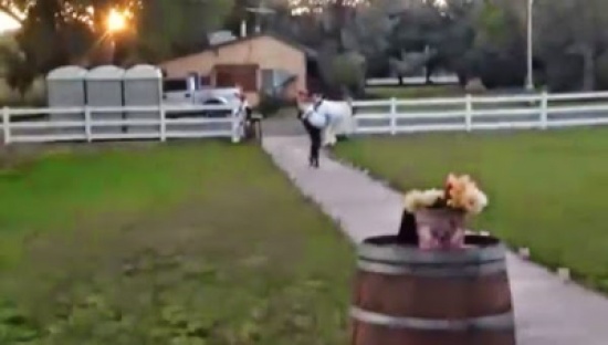 شاهد ماذا حصل للعروس المسكينة