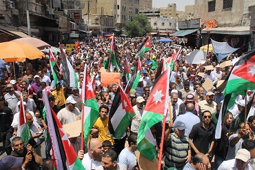 ساسة وناشطون في الحراك : تحقيق العدالة بين فئات المتقاعدين مطلب شعبي ساسة وناشطون في الحراك : تحقيق العدالة بين فئات المتقاعدين مطلب شعبي