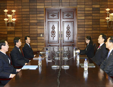 الكوريتان تعقدان اجتماع عمل مشترك بشأن لم شمل الأسر المشتتة