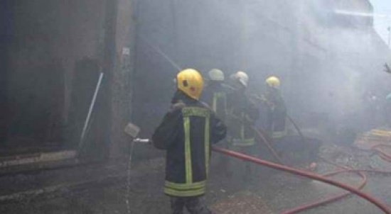 إخماد حريق مستودع في الزرقاء