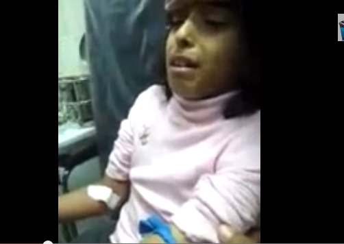 مقطع طريف لطفلة مرعوبة من الإبرة