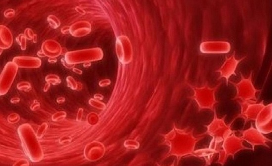 تكريم الطالب العيشاوي لتبرعه بــ30 وحدة صفائح دموية خلال عامين