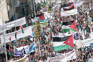 مسيرة في الزرقاء تندد بوحشية اسرائيل مسيرة في الزرقاء تندد بوحشية اسرائيل