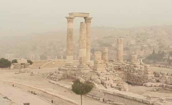 الاحد : هبات رياح نشطة مثيرة للاتربة وظُهور للسحب العالية