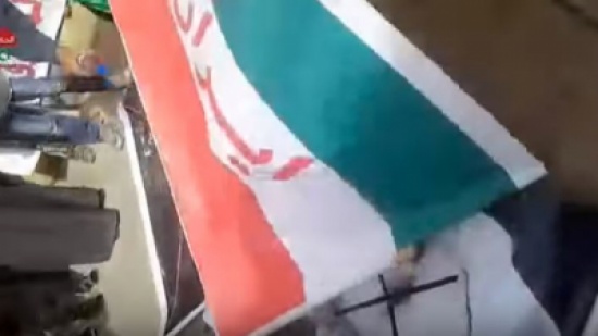 بالفيديو: سفارة إيران تحتج لدى وزارة الخارجية الأردنية على إحراق متظاهرين العلم الإيراني