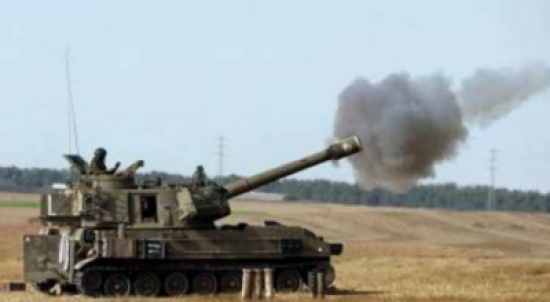 الاحتلال يقصف بالقذائف موقعا شرقي دير البلح