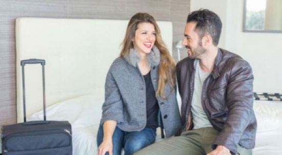 السفر يعزز الحب والتفاهم بين الزوجين السفر يعزز الحب والتفاهم بين الزوجين