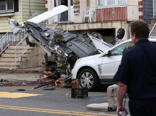 فيديو: طائرة خفيفة تسقط فوق منطقة سكنية في ولاية نيو جيرسي