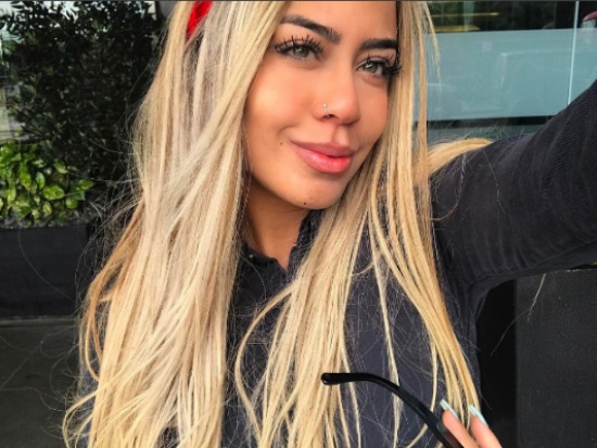 «شاهد» نشرت صورة وهي تقبّله .. شقيقة “نيمار” تبدأ علاقة غراميّة مع هذا اللاعب «شاهد» نشرت صورة وهي تقبّله .. شقيقة “نيمار” تبدأ علاقة غراميّة مع هذا اللاعب