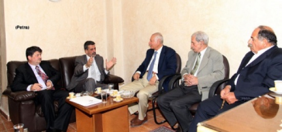 الكلالدة ودبور يبحثان سبل تطوير الحياة السياسية