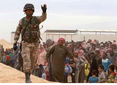 آلاف النازحين يعودون من الحدود الاردنية الى منازلهم آلاف النازحين يعودون من الحدود الاردنية الى منازلهم