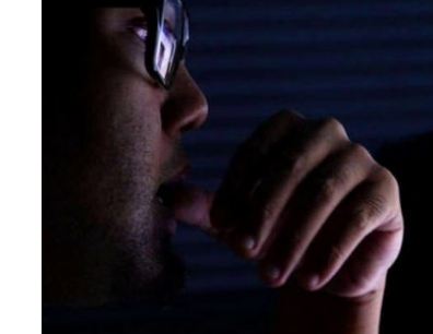 بعد 11 سنة زواج .. سعد يطلب التطليق “ضبطها بتستعرض جسمها لرجل على النت”