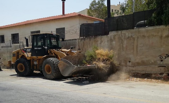 بالصور : بلدية السلط الكبرى تستمر بحملات رفع الأنقاض العشوائية بالصور : بلدية السلط الكبرى تستمر بحملات رفع الأنقاض العشوائية