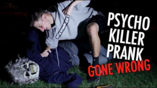 شاهد.. علقة ساخنة لشاب حاول تنفيذ مقلب