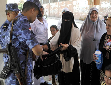 المصريون يواصلون الادلاء بأصواتهم في الانتخابات الرئاسية لليوم الثاني