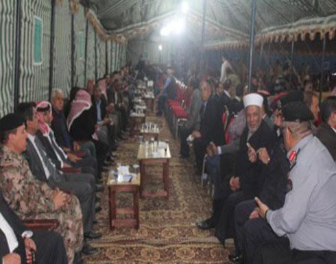 وفود تزور بيت عزاء الشهيد الزيود وفود تزور بيت عزاء الشهيد الزيود