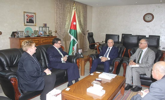المعاني يقترح تنظيم مؤتمر بين الأردن وهنغاريا لتشجيع التبادل الثقافي بين البلدين المعاني يقترح تنظيم مؤتمر بين الأردن وهنغاريا لتشجيع التبادل الثقافي بين البلدين
