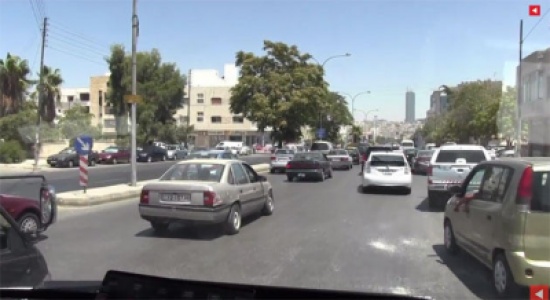 صورة على سيارة اعجبت الأردنيين ... ماذا كُتب عليها صورة على سيارة اعجبت الأردنيين ... ماذا كُتب عليها
