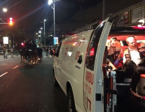 إصابة إسرائيلي طعناً في ''حولون'' وفرار المنفذ