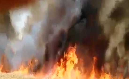 اخماد حريق أعشاب في الزرقاء اخماد حريق أعشاب في الزرقاء