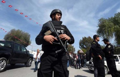 مقتل رجل جمارك بتبادل لاطلاق النار مع “مجموعة ارهابية” في تونس