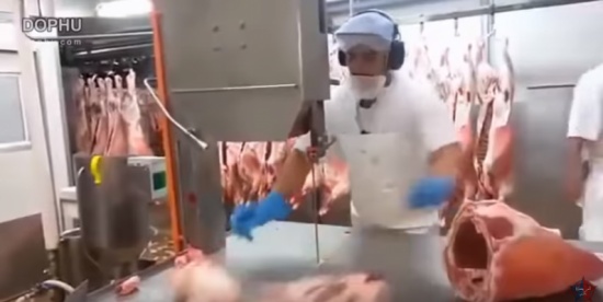 أشخاص لديهم مهارات لا تصدق.. شاهد واحكم بنفسك!