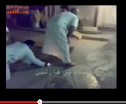 مفرقعات تحت ثوب الاب