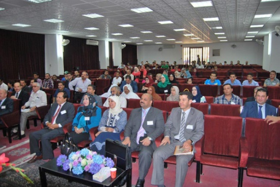 المشاركون في مؤتمر الإنتاج الزراعي في جامعة جرش يناقشون أوراق عملهم المشاركون في مؤتمر الإنتاج الزراعي في جامعة جرش يناقشون أوراق عملهم