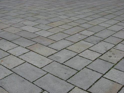 الامانة تنهي تنفيذ ارصفة نموذجية في عدد من مناطقها