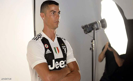 رونالدو يبدأ مغامرته الإيطالية بمواجهة "الحمير الطائرة"