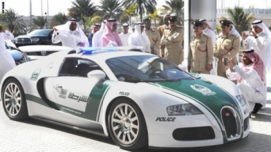 السيارة " بوجاتي فيرون " تنضم لأسطول دوريات شرطة دبي السيارة " بوجاتي فيرون " تنضم لأسطول دوريات شرطة دبي
