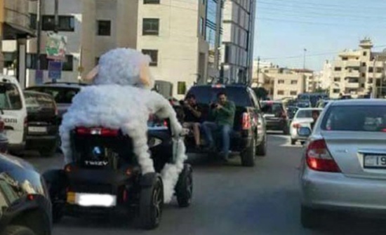 بالصور : شاب أردني يحتفل بعيد الاضحى على طريقته الخاصة بالصور : شاب أردني يحتفل بعيد الاضحى على طريقته الخاصة