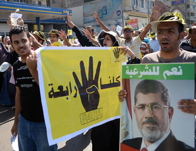 قتيلان و43 جريحا في اشتباكات بين أنصار مرسي ومعارضيه