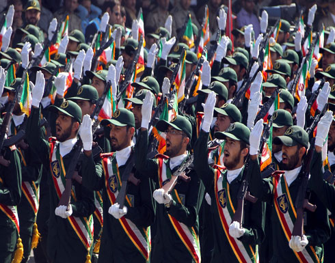 آلاف الإيرانيين يتظاهرون ضد فساد الحرس الثوري آلاف الإيرانيين يتظاهرون ضد فساد الحرس الثوري