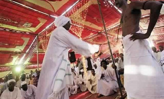 صدق أو لاتصدق جلد العريس بالـ"كرباج" يوم زواجه في السودان صدق أو لاتصدق جلد العريس بالـ"كرباج" يوم زواجه في السودان