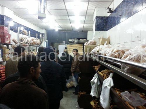 18مليون رغيف.. والتخزين متواصل لمواجهة ''جنى'' 18مليون رغيف.. والتخزين متواصل لمواجهة ''جنى''