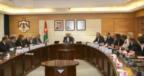 النسور يترأس اجتماعا للجهات الرقابية للحاويات النسور يترأس اجتماعا للجهات الرقابية للحاويات