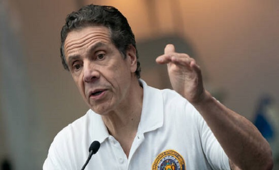 حاكم نيويورك يرجح استئنافا جزئيا للعمل بعد 15 مايو