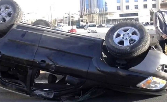 حادث مروع ينهي حياة مواطن أمام مستشفى الحسين للسرطان حادث مروع ينهي حياة مواطن أمام مستشفى الحسين للسرطان