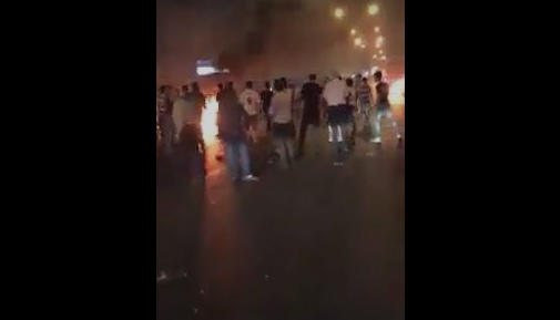 ذوو الشاب المتوفى بحادثة السفارة الإسرائيلية يغلقون "دوار الشرق الأوسط" ذوو الشاب المتوفى بحادثة السفارة الإسرائيلية يغلقون "دوار الشرق الأوسط"