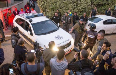 إجراءات أمنية في مدينة إسرائيلية على خلفية تنفيذ عملية طعن إجراءات أمنية في مدينة إسرائيلية على خلفية تنفيذ عملية طعن
