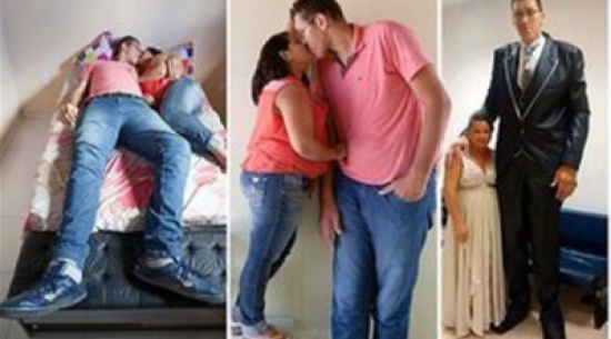 بالفيديو: برازيلي طوله مترين يتزوج فتاة بنصف حجمه