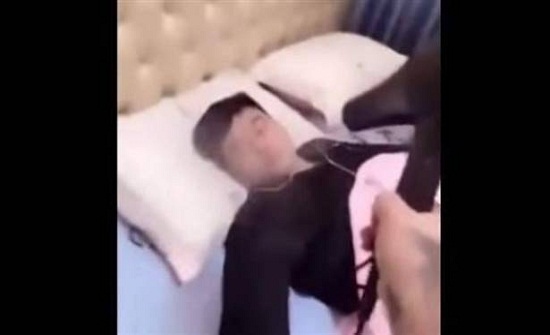 بالفيديو: زوجة تنتقم من زوجها المدخن بمقلب خطير بالفيديو: زوجة تنتقم من زوجها المدخن بمقلب خطير