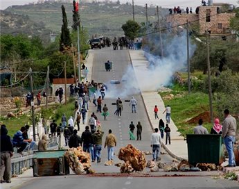 مواجهات عنيفة في مدن الضفة الغربية مواجهات عنيفة في مدن الضفة الغربية