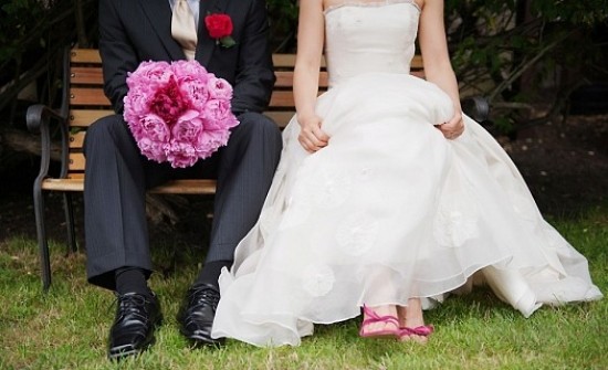 بالفيديو : باقة ورود تتسبب في سقوط سقف  في الصين