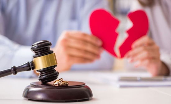 الإمارات : شاب يخدع فتاة بحبه لها .. تزوجته وسجلت الشقة بأسمه وطلقها