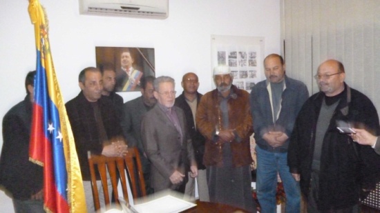 وقفة حزن أمام السفارة الفنزويلية بعمان