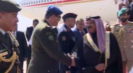 ملك البحرين يصل عمّان للمشاركة في القمة العربية
