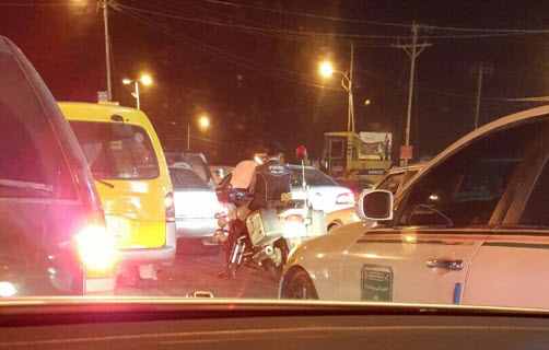 رقيب سير في إربد يلقي القبض على مخمور بيده آلة حادة